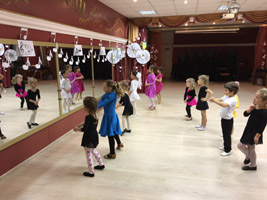 Детское занятие бальными танцами в нашей школе на бибиревской